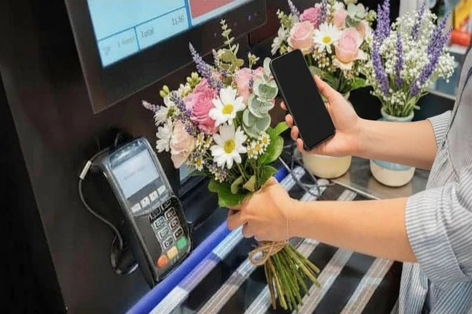 Blumenstrauß wird mit dem mobilen Scanner erfasst